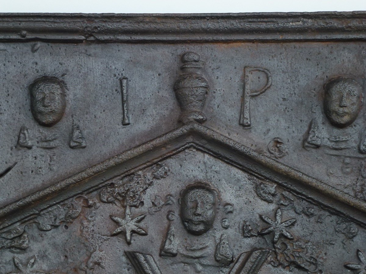 Importante plaque de cheminée datée 1691 marquée IP (119x105 Cm)-photo-3