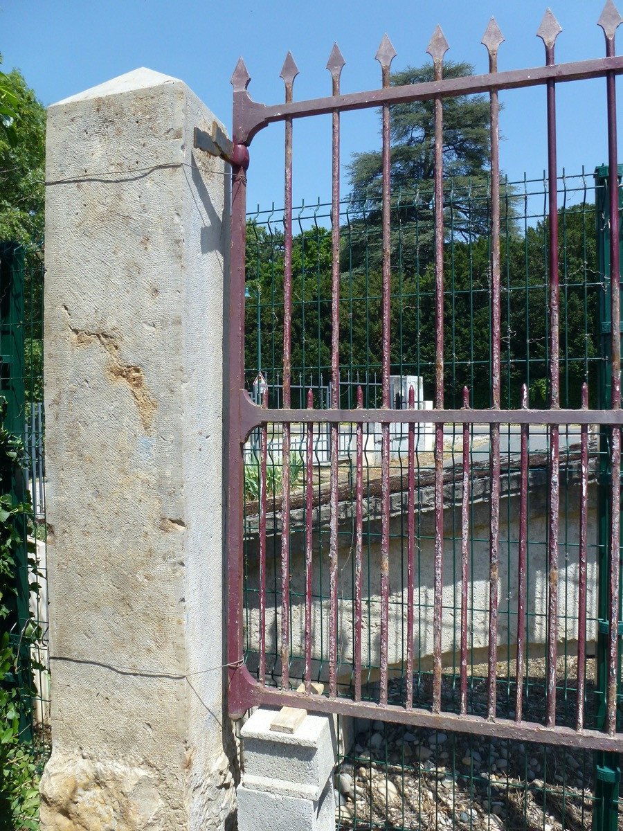 Wrought Iron Gate And Its Pair Of Pillars-photo-4