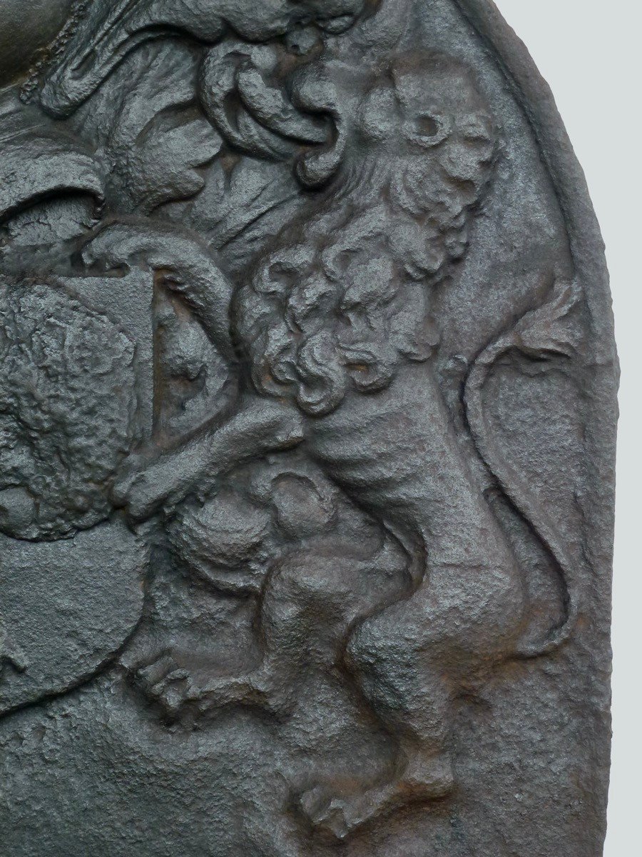 Plaque de cheminée aux armes de Lonlay (85x80 cm)-photo-1