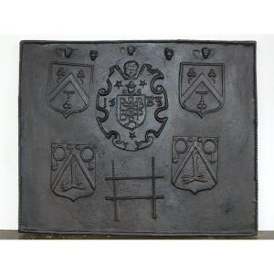 Grande plaque de cheminée datée 1583 aux armes des Mauclerc et Deu (119x96 cm)