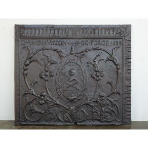 Plaque de cheminée datée 1688 aux armes de Demoiselle Anne-Catherine Husson (98x86 cm)