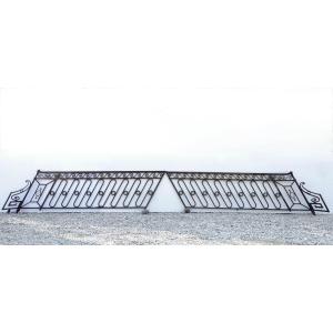 Paire de garde-corps rampant de perron d'entrée d'époque Louis XVI