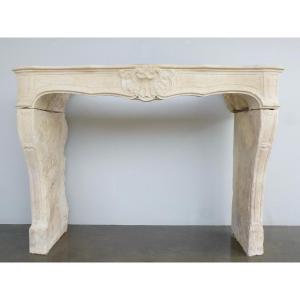 Cheminée en pierre de Bourgogne d'époque Louis XV