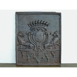 Plaque de cheminée aux armes de la famille de Grassin XVIIIème S. ( 70x80 cm)