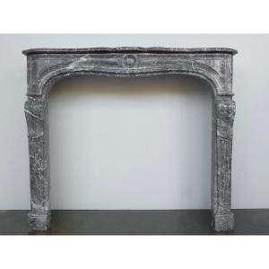Cheminée en marbre gris Sainte Anne d'époque Pompadour