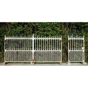 Portail ou grille de 327 cm et son portillon de 94 cm de largeur