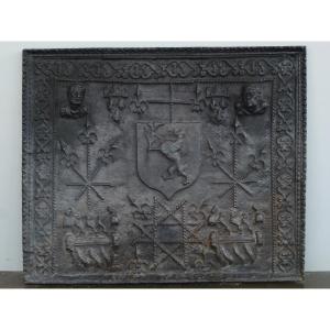 Plaque de cheminée aux armes des Blancheton et de Claude Vallée (85x71 cm)