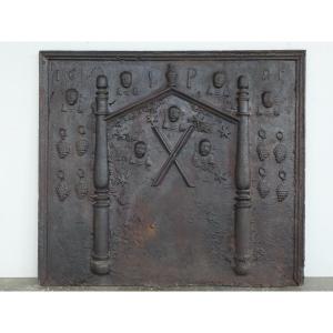 Importante plaque de cheminée datée 1691 marquée IP (119x105 Cm)