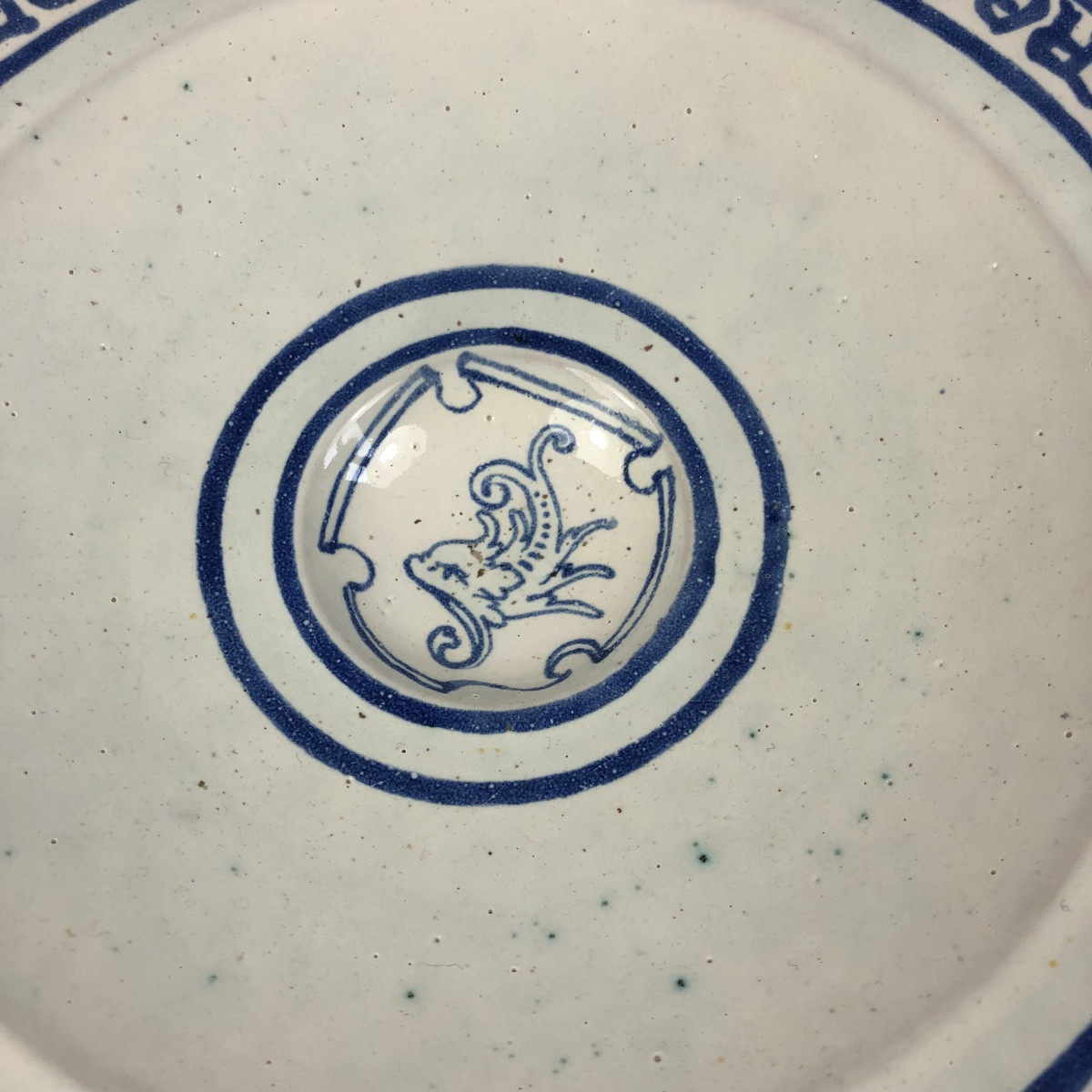 Emile Balon Blois plat sur talon "au dauphin" faïence signée Art Déco-photo-2