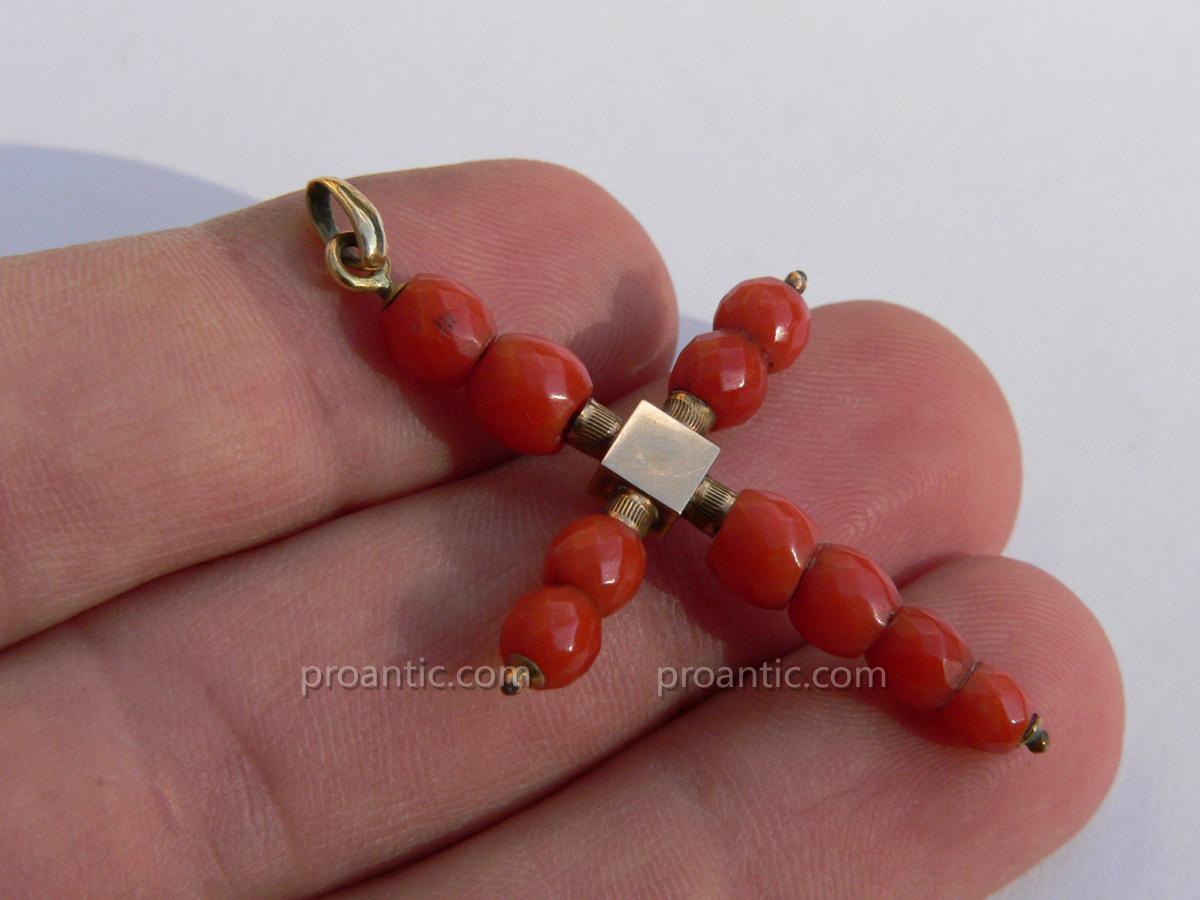 Pendentif Croix Méditerranéenne Régionale XIXe Or Et Perles De Corail Rouge-photo-2