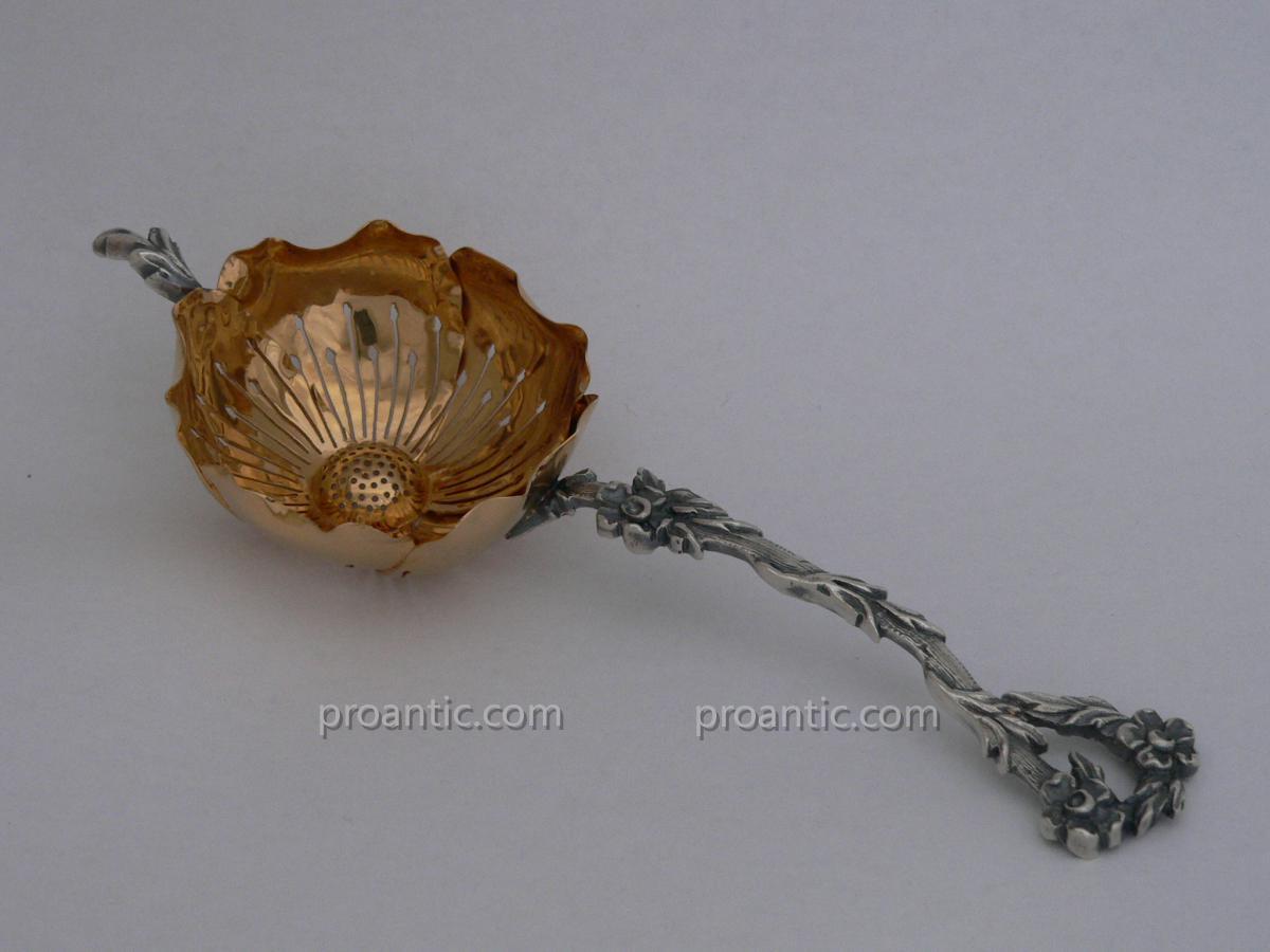 Cuillère Passe Thé En Argent Français d'époque Art Nouveau.