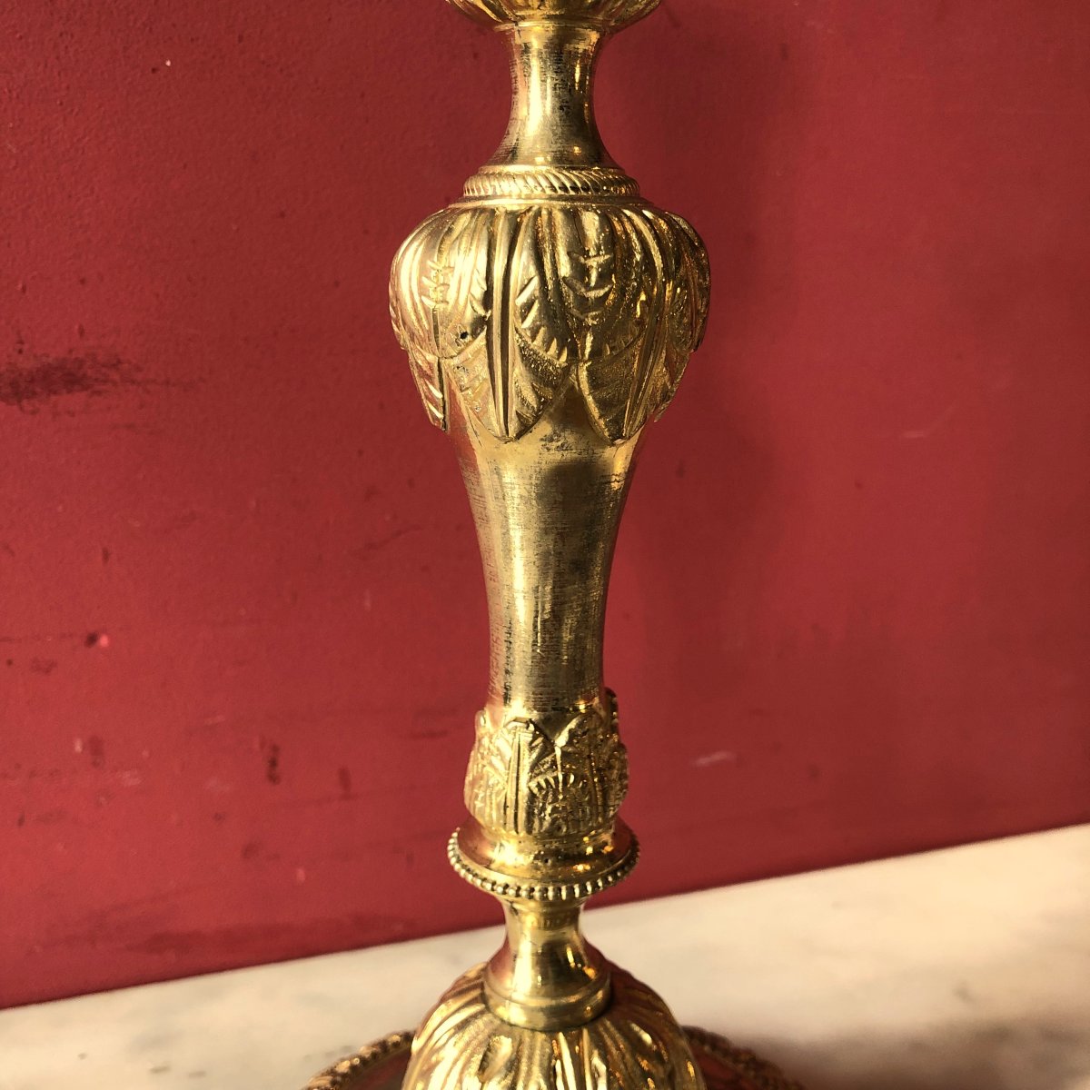 Paire de bougeoirs aux feuilles d'acanthes, époque Louis XVI-photo-1