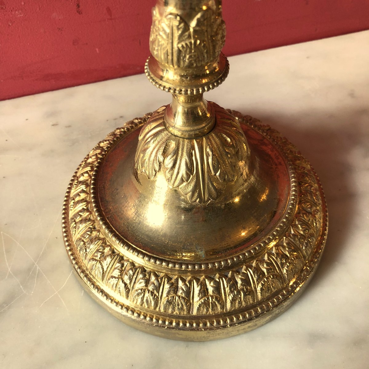 Paire de bougeoirs aux feuilles d'acanthes, époque Louis XVI-photo-2