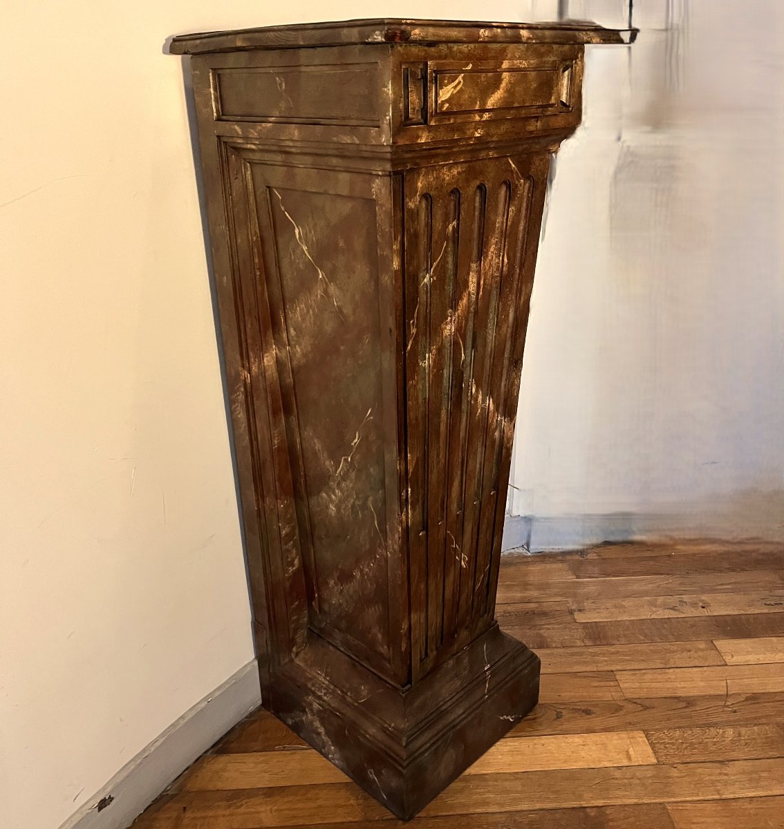 Important Louis XVI Trompe l'Oeil Display Column-photo-3