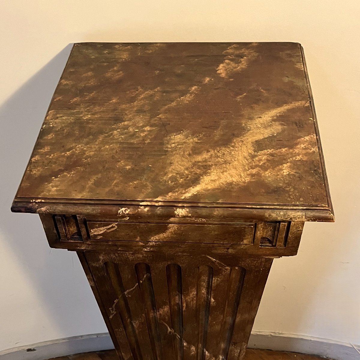 Important Louis XVI Trompe l'Oeil Display Column-photo-4