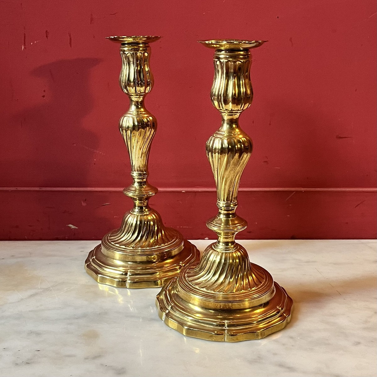 Bougeoirs à cannelures spiralées, fin époque Louis XV 