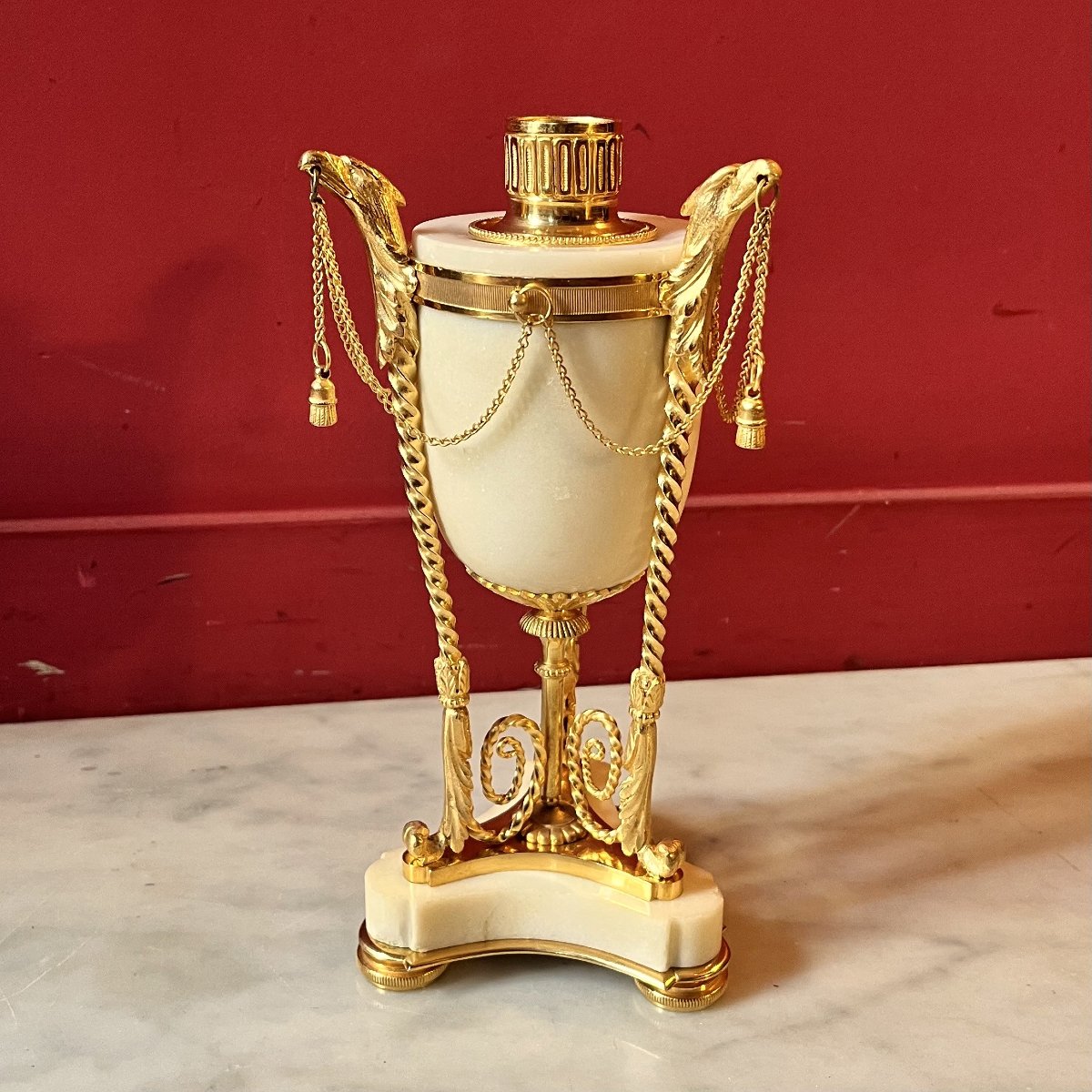 Paire de cassolettes Louis XVI aux têtes d'aigles-photo-4