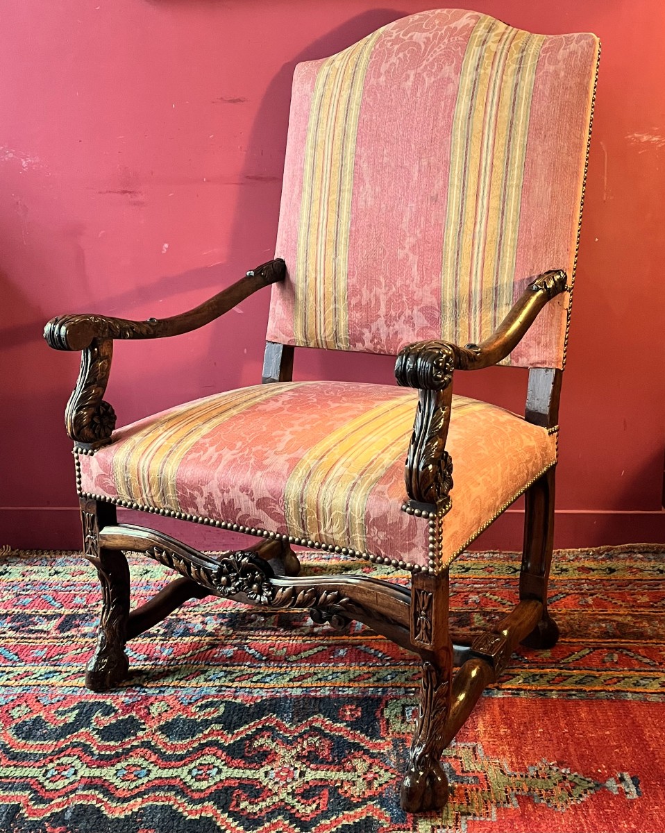 Rare fauteuil sculpté, époque Louis XIV