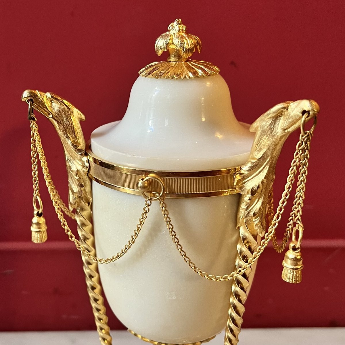 Paire de cassolettes Louis XVI aux têtes d'aigles-photo-3