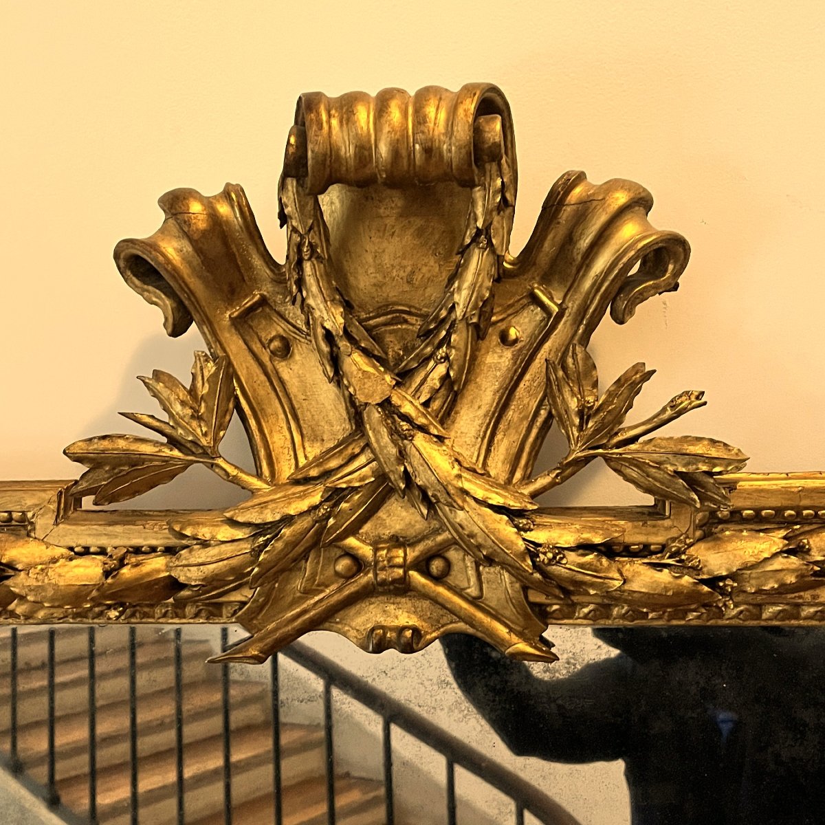 Important miroir à fronton, époque Louis XVI (hauteur 192 cm)-photo-1