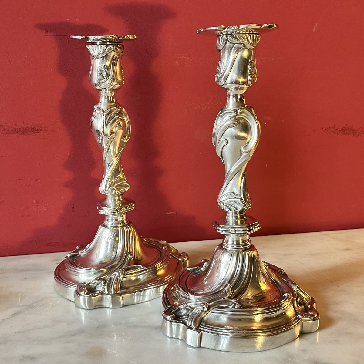 Paire de bougeoirs rocaille, époque Louis XV