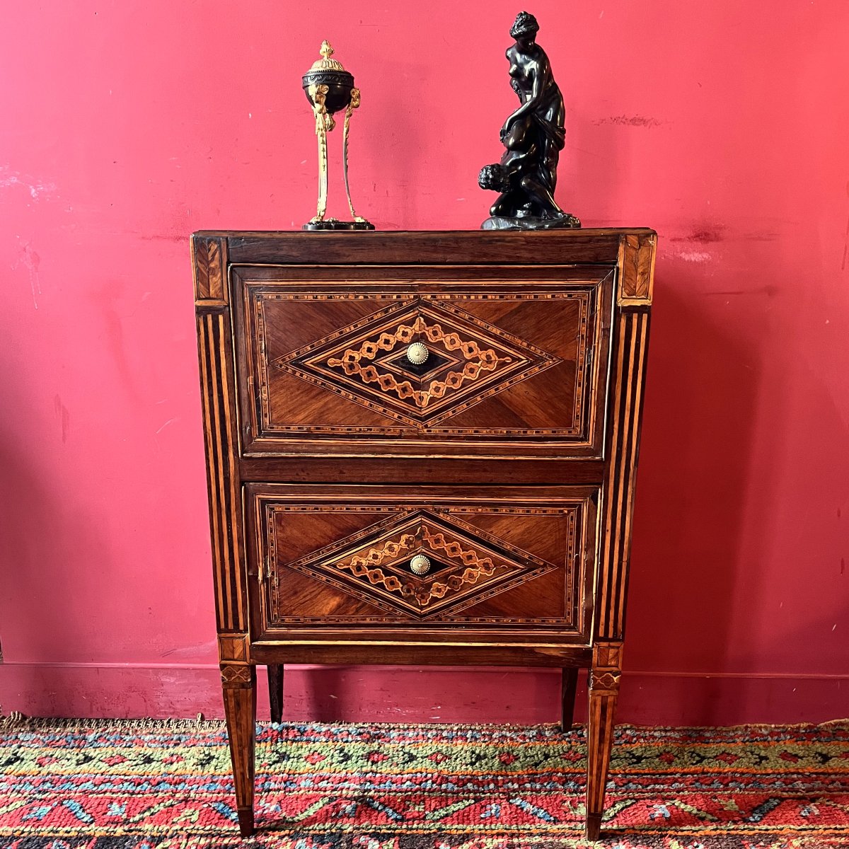 Petite commode richement marquetée, Italie XVIIIème siècle