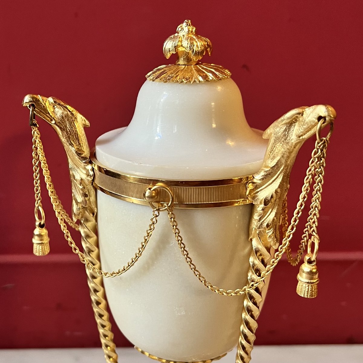 Paire de cassolettes Louis XVI aux têtes d'aigles-photo-4