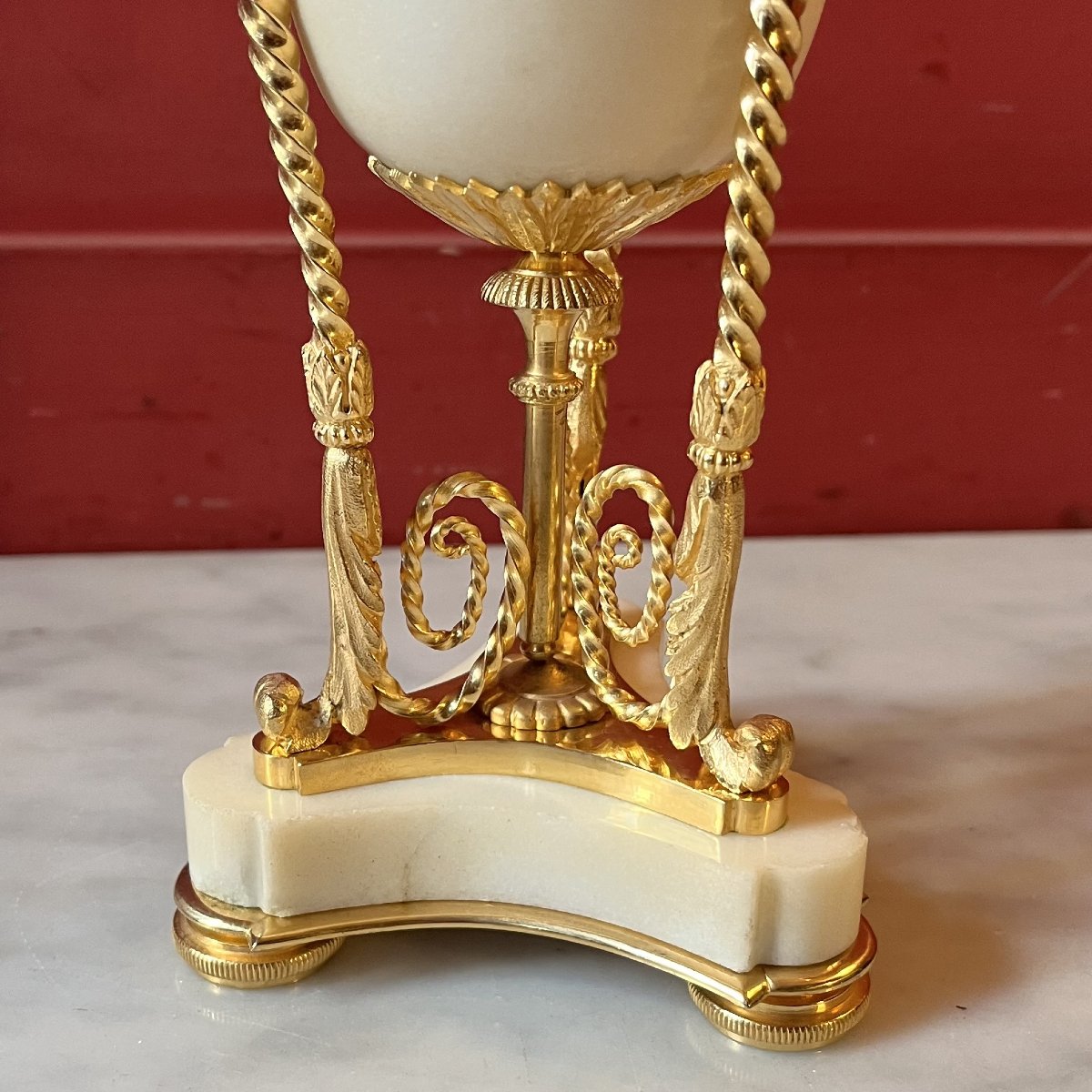 Paire de cassolettes Louis XVI aux têtes d'aigles-photo-6