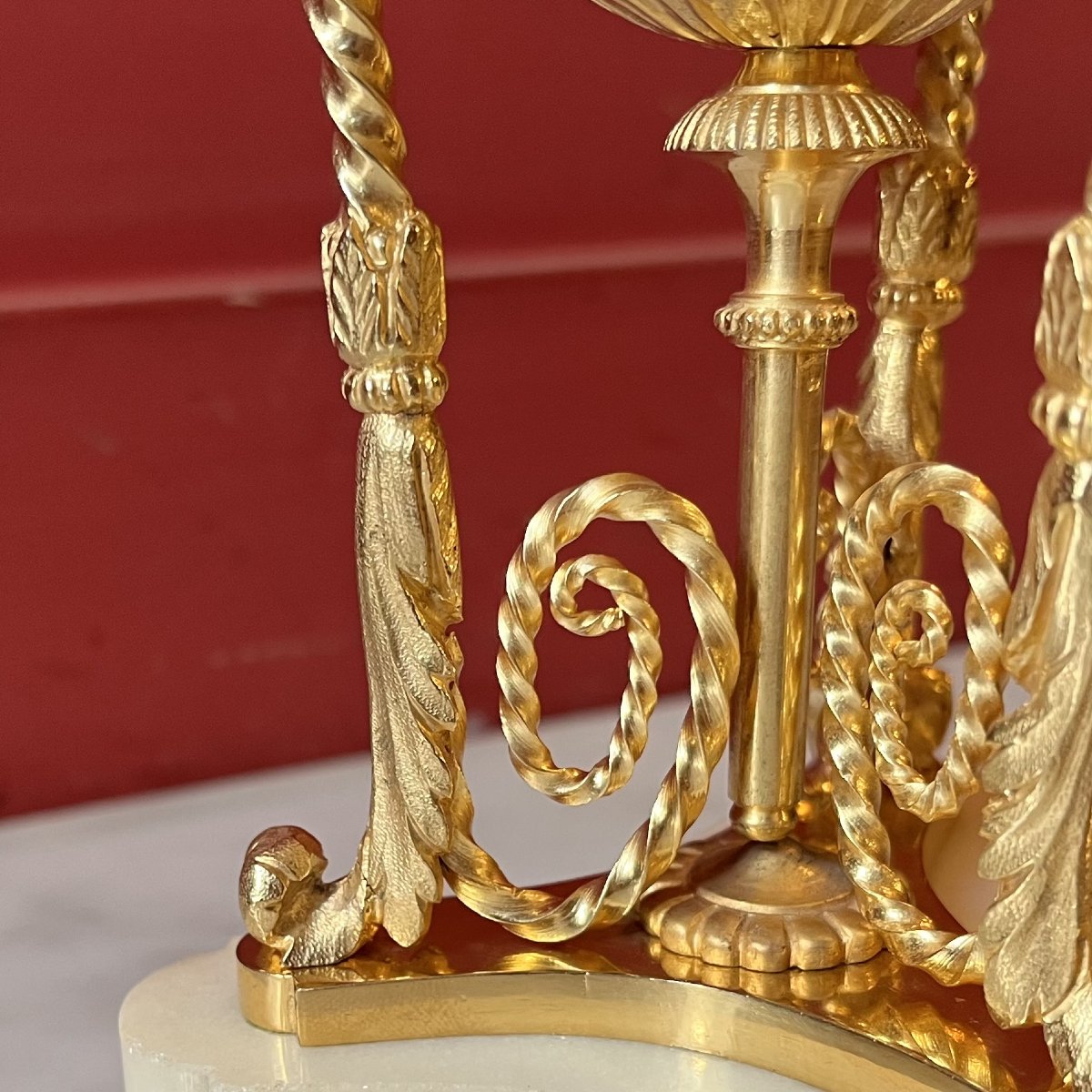 Paire de cassolettes Louis XVI aux têtes d'aigles-photo-7
