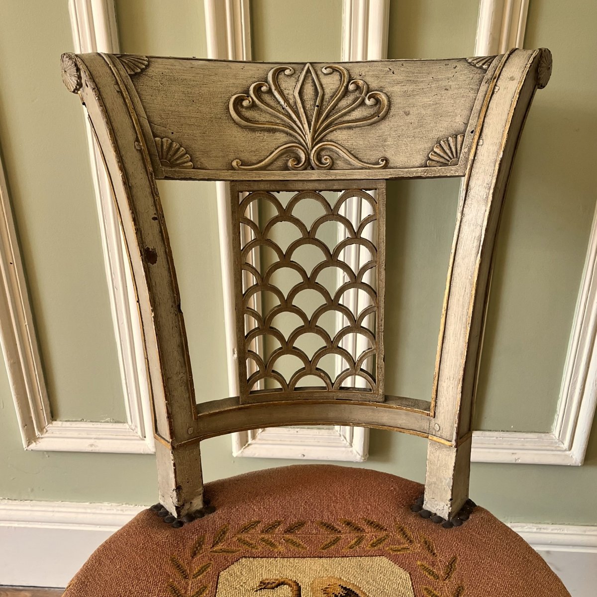 Rare paire de chaises à l'étrusque, époque Directoire-photo-2