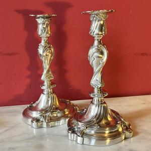Paire de bougeoirs rocaille, époque Louis XV