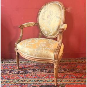 Estampillé C. Séné, fauteuil époque Louis XVI