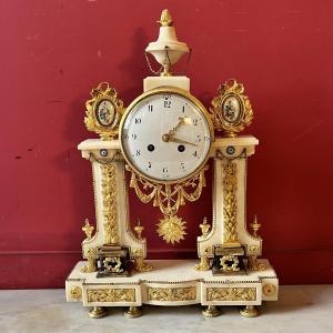 Pendule portique, vers 1800