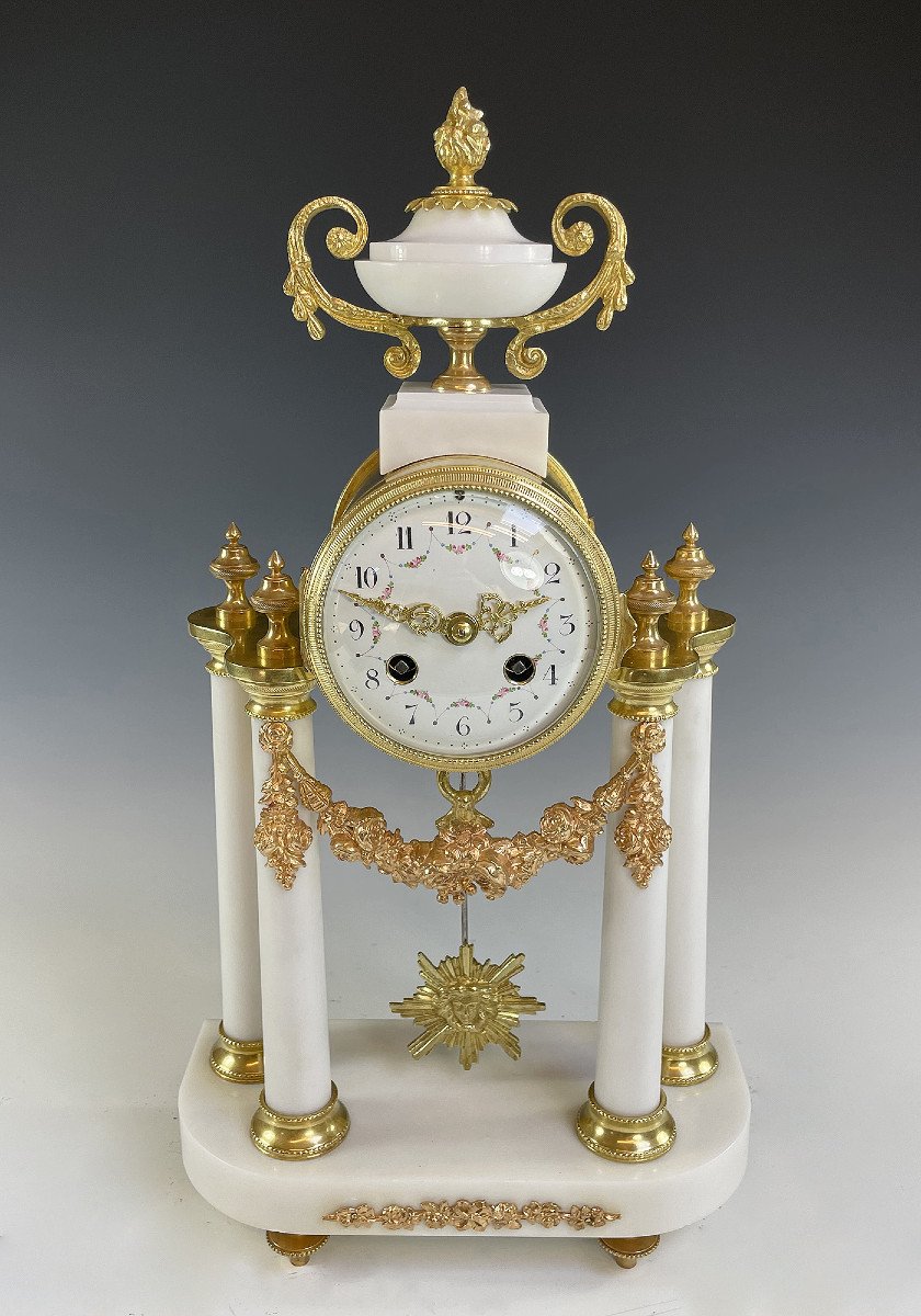 Pendule Portique En Marbre De Carrare Et Bronze Doré Napoléon III