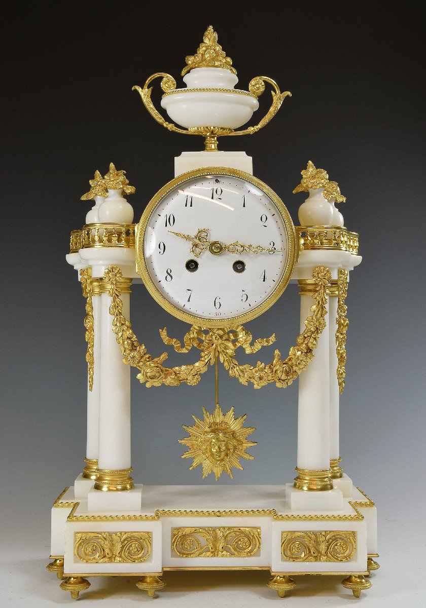 Pendule Portique En Marbre De Carrare Et Bronze Doré Napoléon III