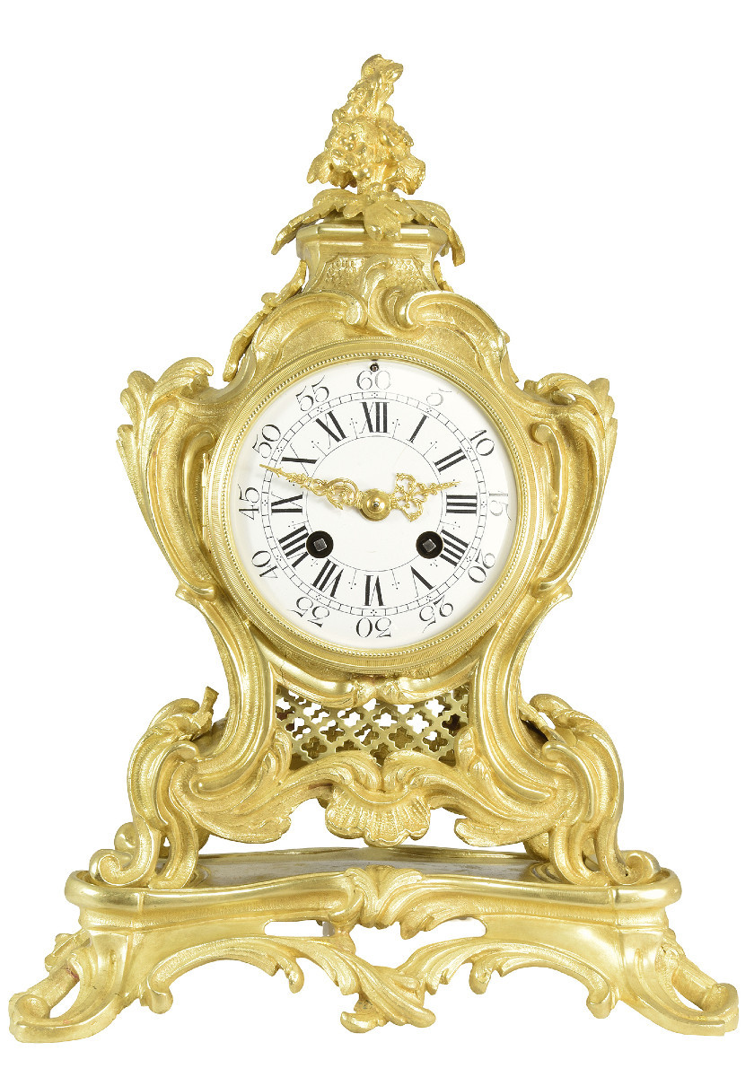 Pendule en bronze de style Louis XV