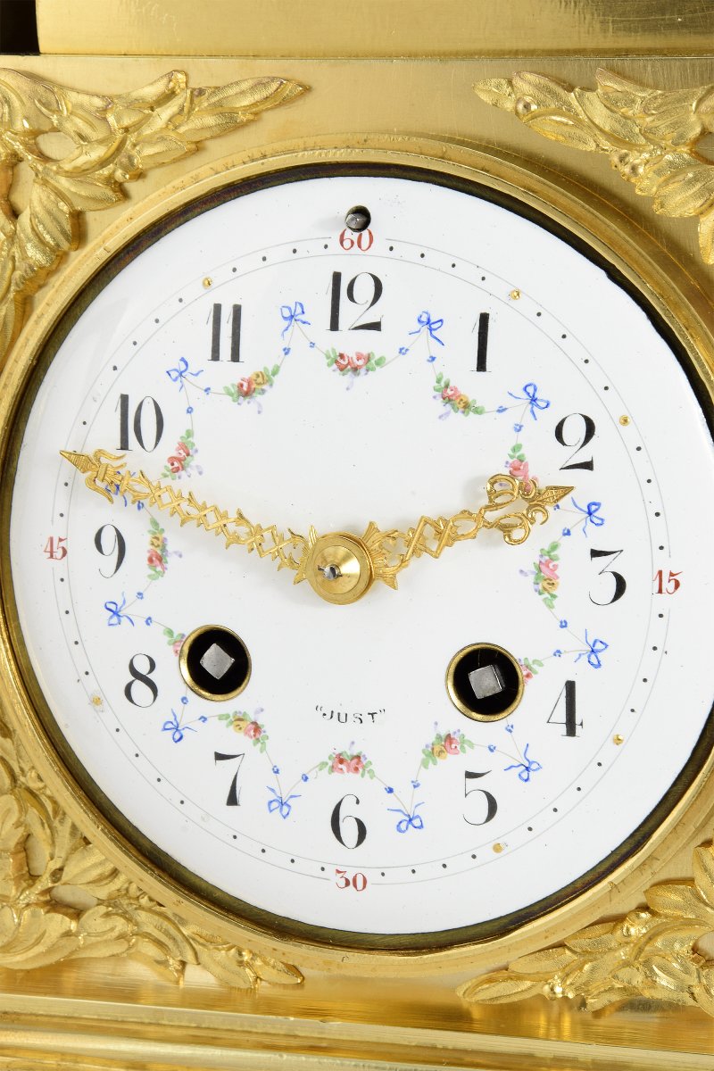 Clock With Rooster Symbol Of Pride And Vigilance-photo-4