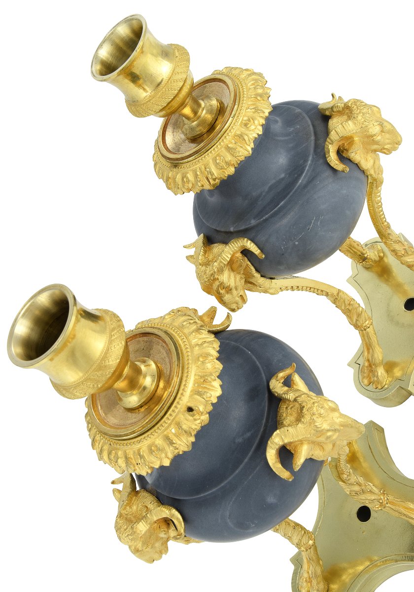 Paire de vases bougeoirs à tête de béliers-photo-3