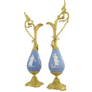 Grande paire d’aiguières 61cm Wedgwood et bronze doré