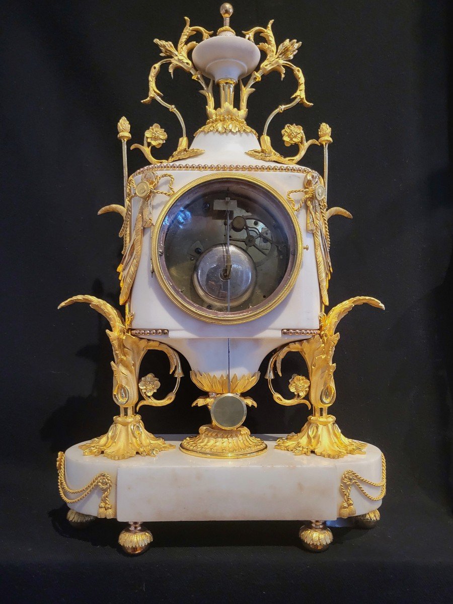 Pendule vase d'époque Louis XVI  en marbre  et bronze doré signée Lepaute Hger Du Roi-photo-7