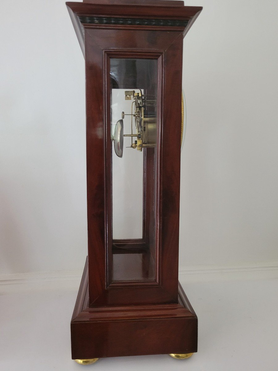 Pendule Régulateur  à chevilles Cage  en Acajou  d'époque empire signé Morize à Paris-photo-1