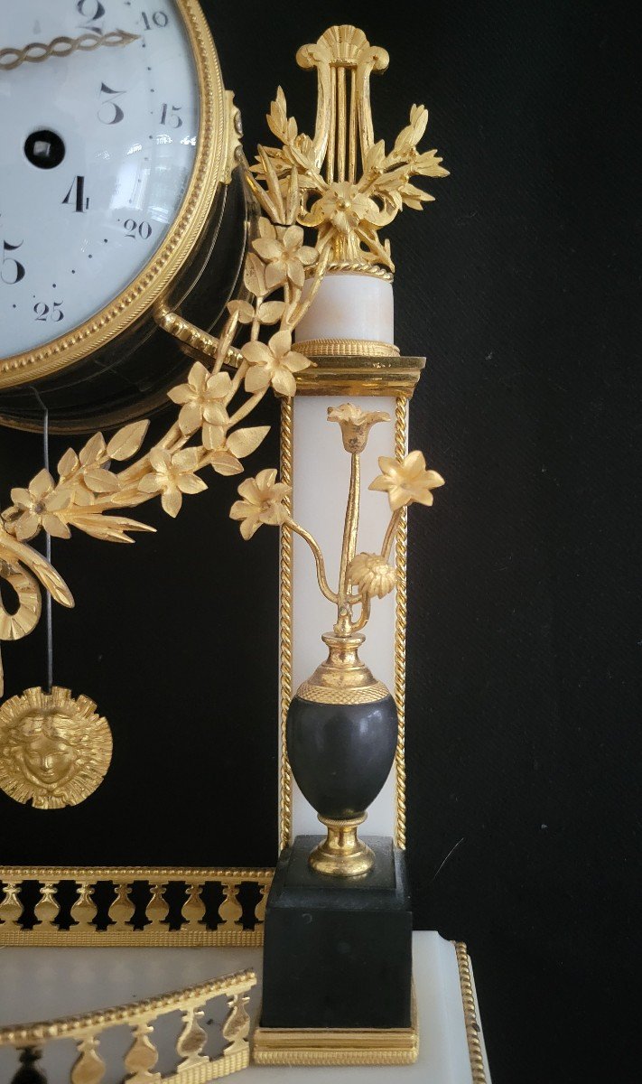 Pendule Portique d'époque Louis XVI En Bronze Doré Et Marbre Signée Revel-photo-1