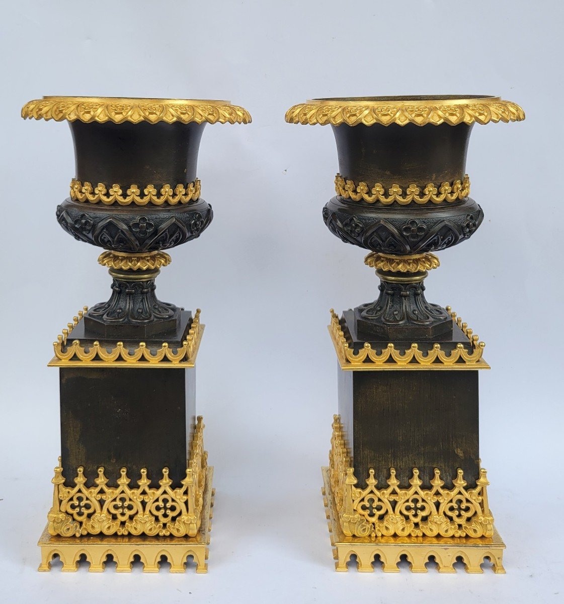 Paire De Vases Médicis à La Cathédrale En Bronze Doré Et Patiné Epoque Charles X  -photo-4