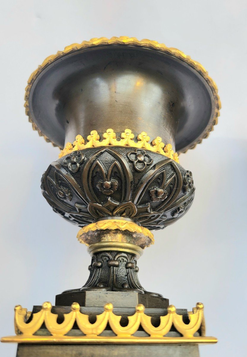 Paire De Vases Médicis à La Cathédrale En Bronze Doré Et Patiné Epoque Charles X  -photo-7