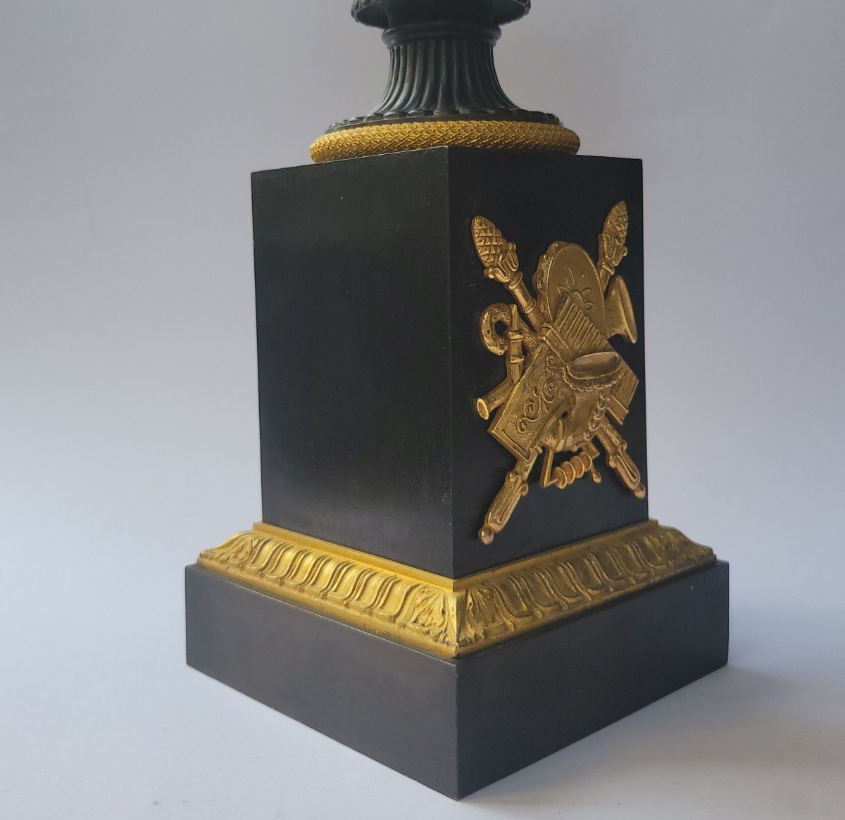 Pair Of Medicis Vases In Gilt Bronze With Green Patina Circa 1825-photo-4