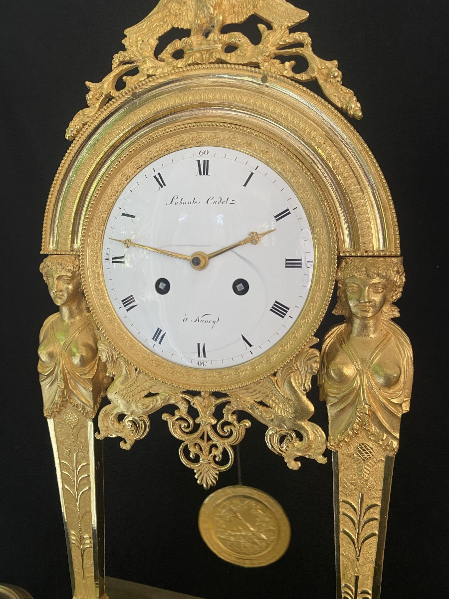 Pendule aux caryatides en bronze doré époque empire-photo-1