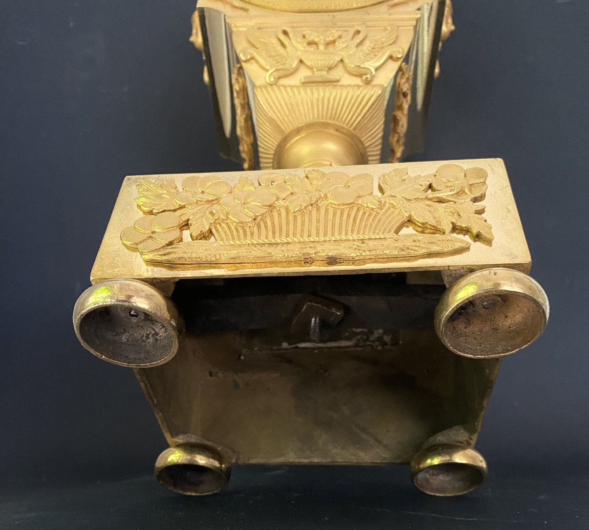 Early 19th Century Chiseled And Gilt Bronze Vase Clock Signed Chevillad Rosier In Paris-photo-7