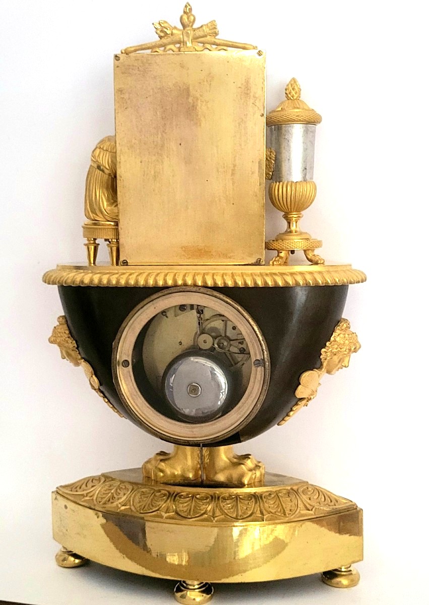 pendule  " la toilette" en bronze doré et patiné d'époque empire-photo-2