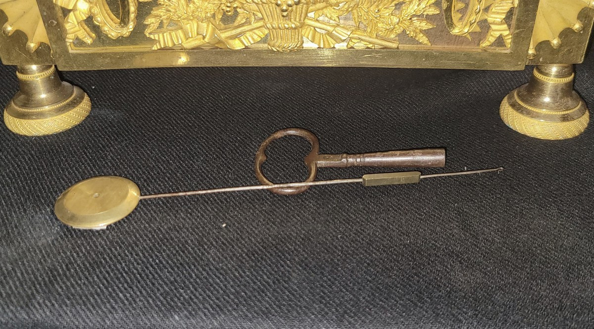 pendule  "la fileuse" et la fidélité en bronze doré fin XVIII ,début XIXème sciècle-photo-8
