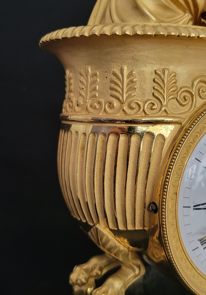 pendule en bronze doré "Vénus jouant avec son chien" dite char de vénus ",  époque empire -photo-3